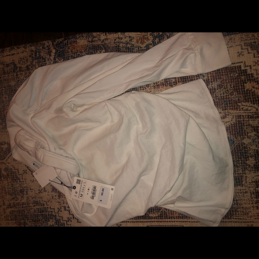 Super cute Zara top size Medium!